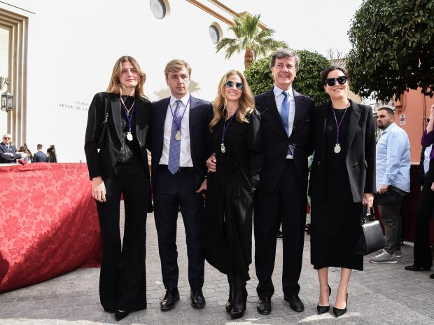 Cayetano Martínez de Irujo, Bárbara Mrjan, Genoveva Casanova y sus hijos Amina y Luis / Gtres