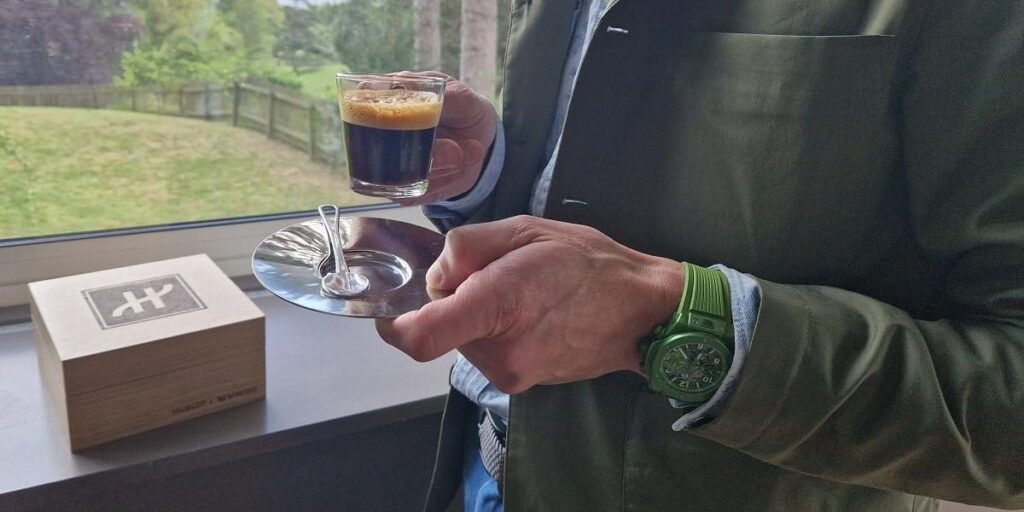 Así es el primer reloj fabricado con cápsulas de café