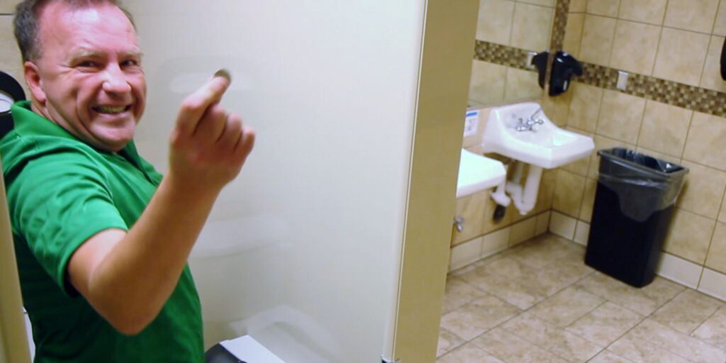 Extreme Cheapskates, Mark looking for change in the bathroom.