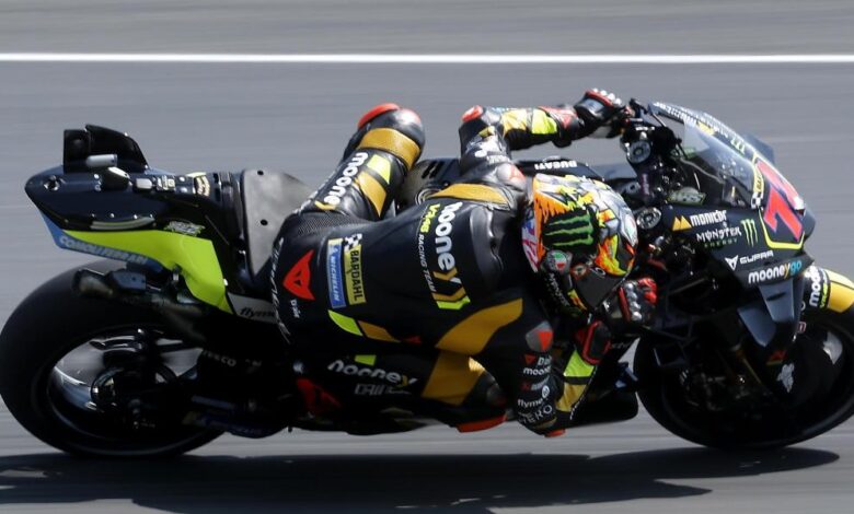 Bezzecchi se lleva una locura de carrera en Le Mans que acabaron solo ¡13 pilotos!