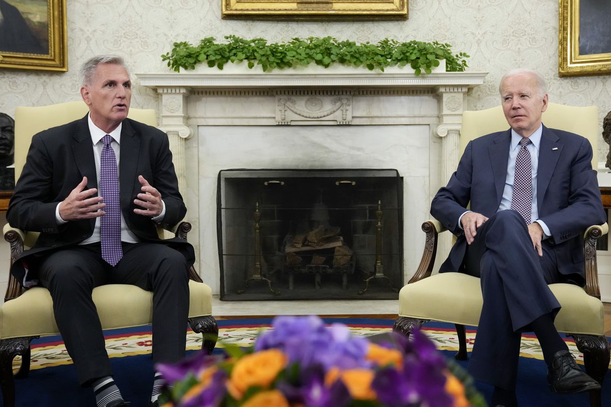 Biden y McCarthy negociarán a diario el acuerdo para elevar el techo de deuda