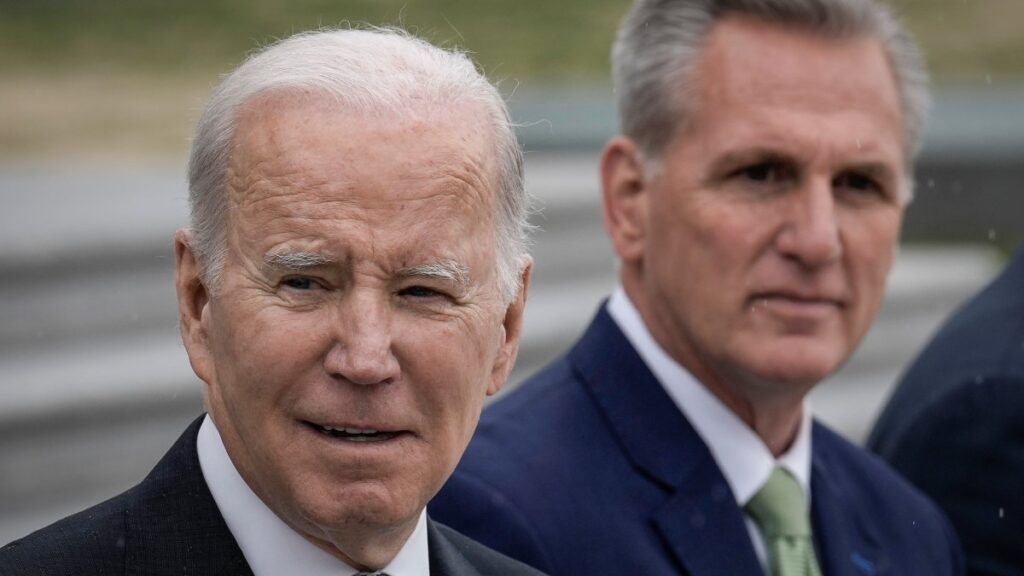 Biden y McCarthy se reúnen este lunes