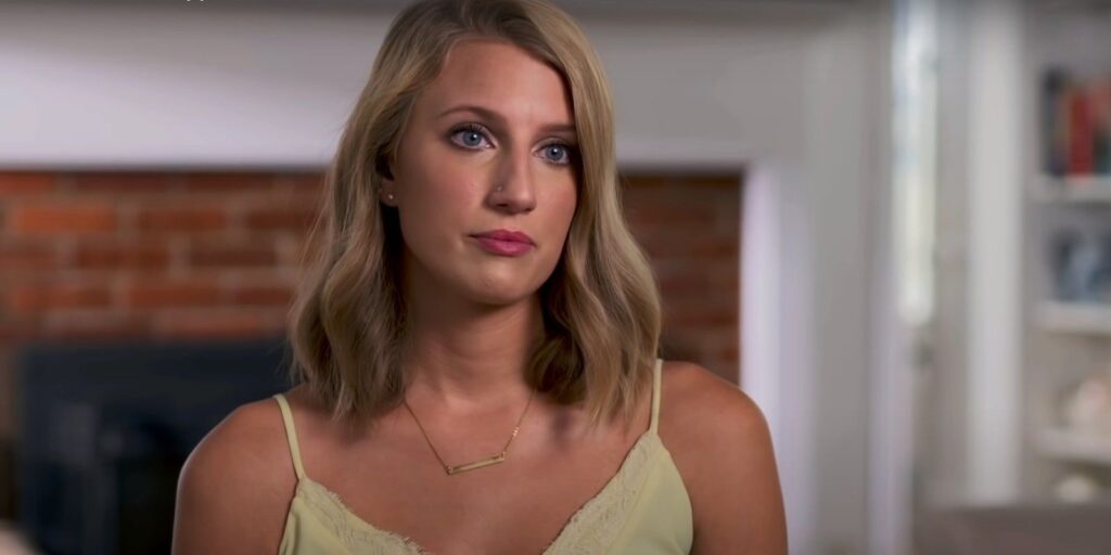 Olivia Plath on Welcome to Plathville with yellow dress