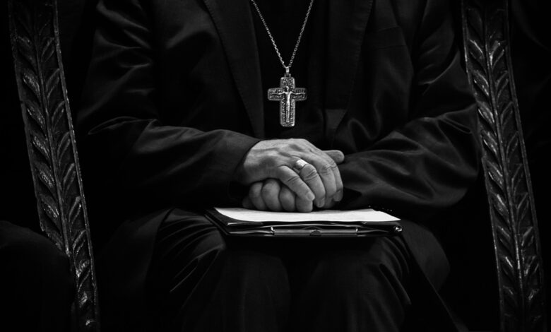 Bolivia: Cura confesó en diario más de 80 abusos y desata investigación