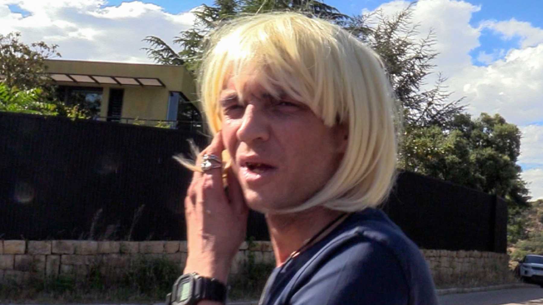 Camilo Blanes a las puertas de su casa / Gtres