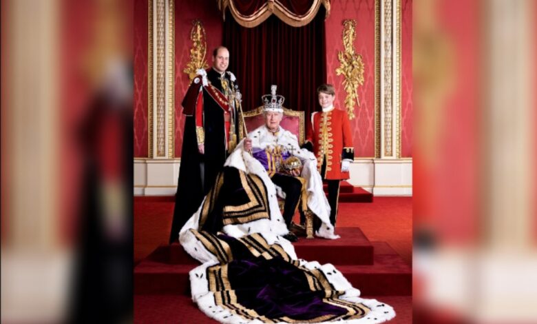 Carlos III posa con sus herederos al trono en nuevo retrato de la coronación