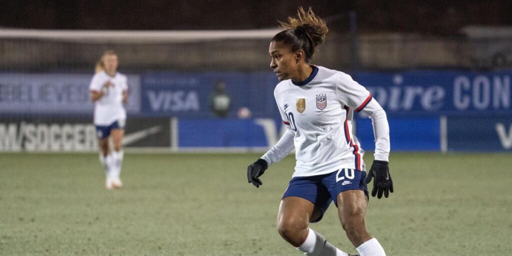 Catarina Macario también se cae del Mundial