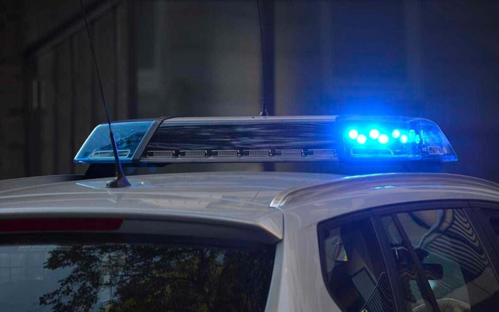 Chiapas: Policías roban a hombre inconsciente y son captados en video