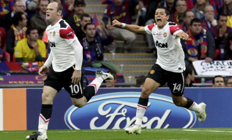 'Chicharito' reta a Rooney en un duelo entre exdelanteros del Manchester United