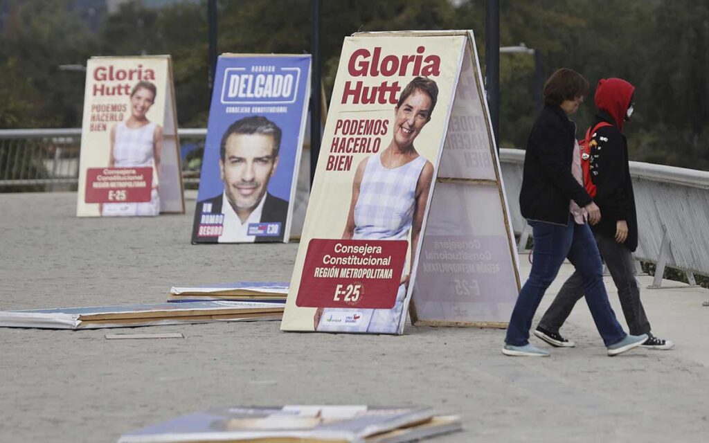 Chile celebra elecciones para definir a los consejeros que elaborarán la nueva propuesta de Constitución