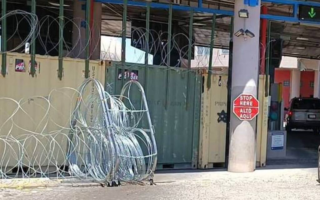 Colocan alambre de púas en garita fronteriza con Nogales, Sonora