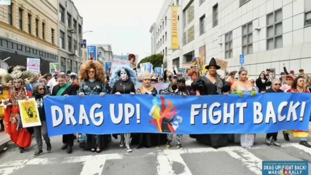 Comunidad LGBTQ indignada con el equipo de béisbol de los Dodgers