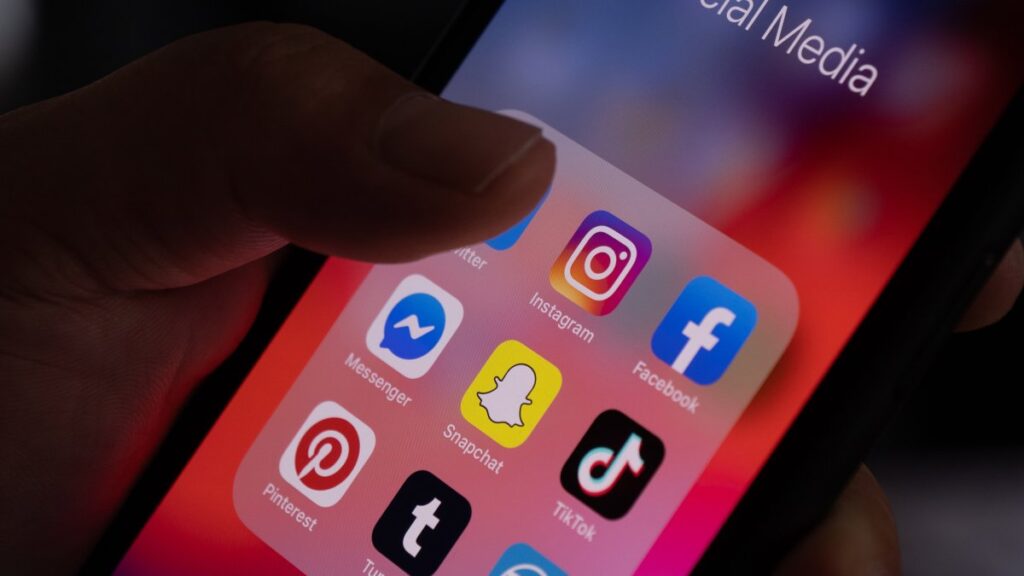 Consejos para padres y adolescentes sobre el uso de las redes sociales en Estados Unidos