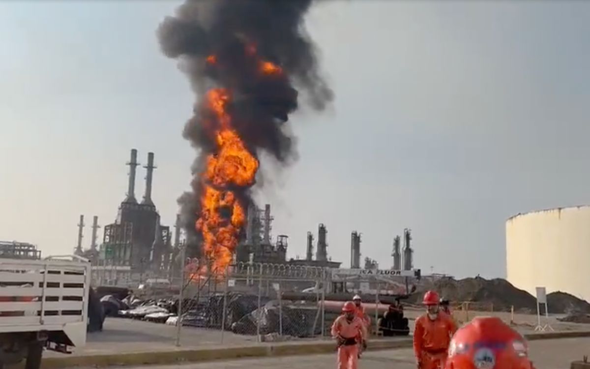 Controlan incendio en refinería de Pemex en Salina Cruz