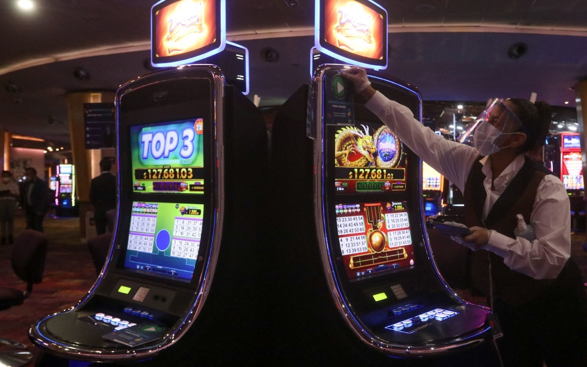 Creel dio 143 permisos a casinos como titular de Segob: Adán Augusto