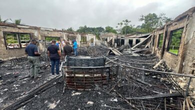 Creen que alumna causó incendio en Guyana porque le quitaron el cel