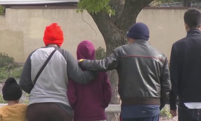 Cruzaron la frontera antes del fin del Título 42 pero ahora viven en un parque en Chino Hills