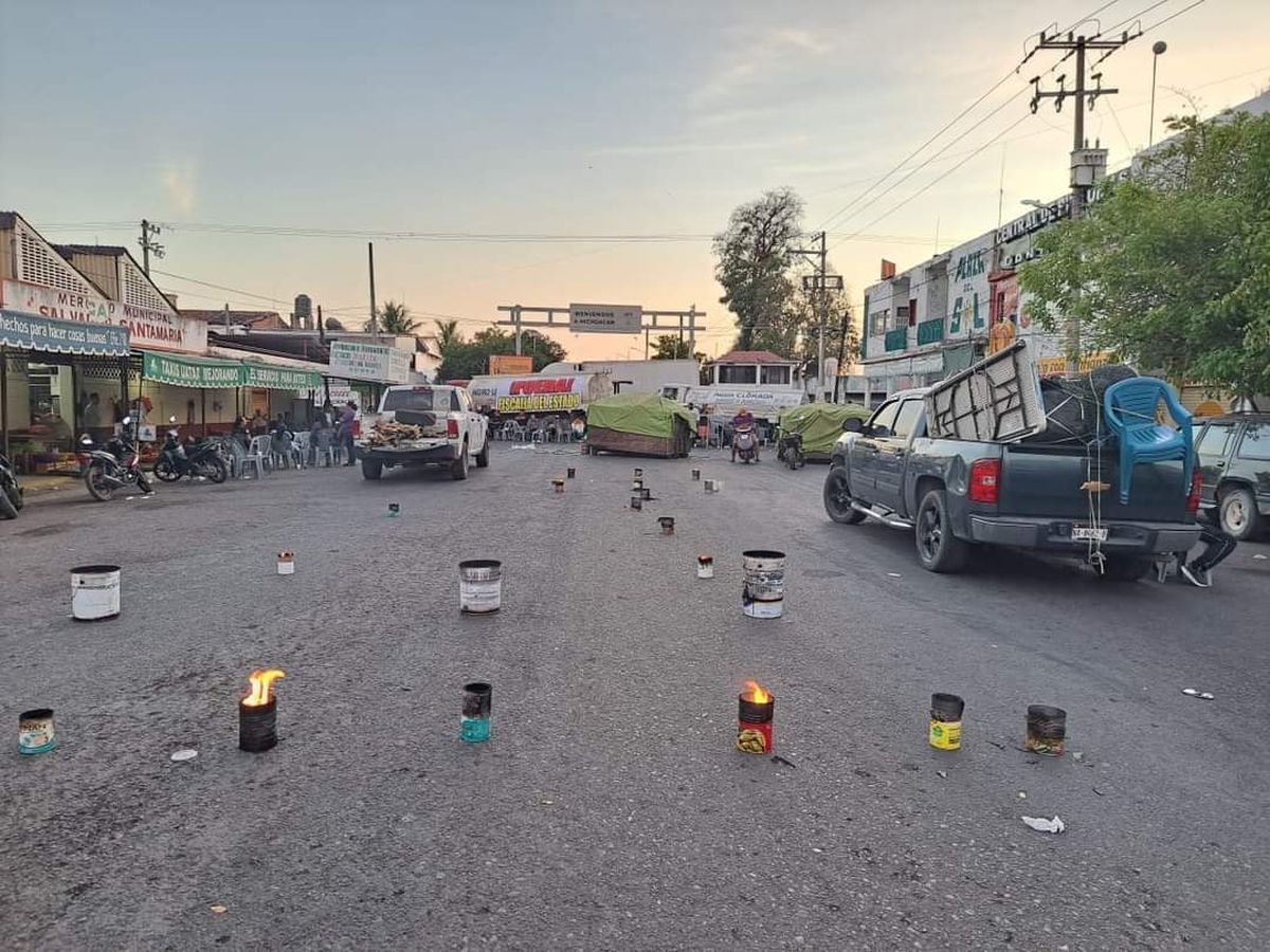 Cuatro días de caos en Tierra Caliente: coches de lujo, bloqueos carreteros y la mano invisible de la Familia Michoacana