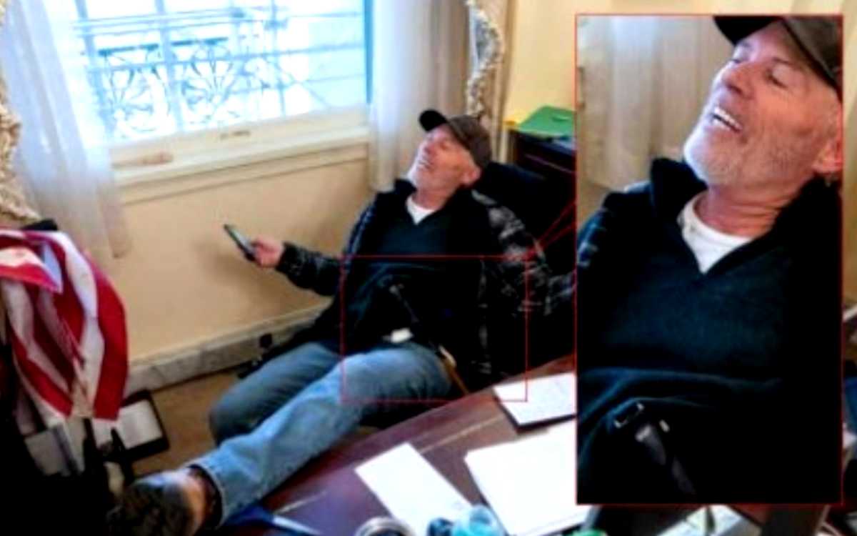 Dan condena de cárcel al sujeto que puso los pies en escritorio de Pelosi