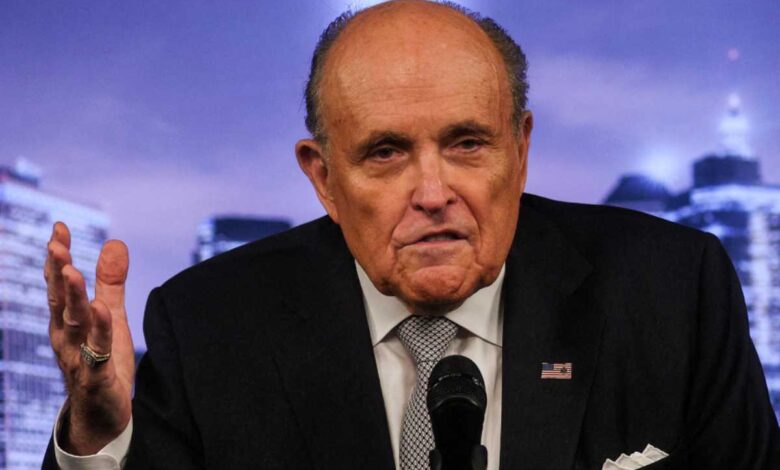 Demandan a Giuliani por agresión sexual