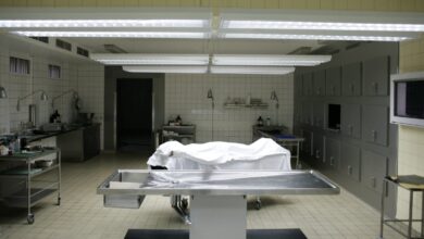 Demandan a extrabajadora de morgue de NY por publicar fotos de cadáveres en Instagram
