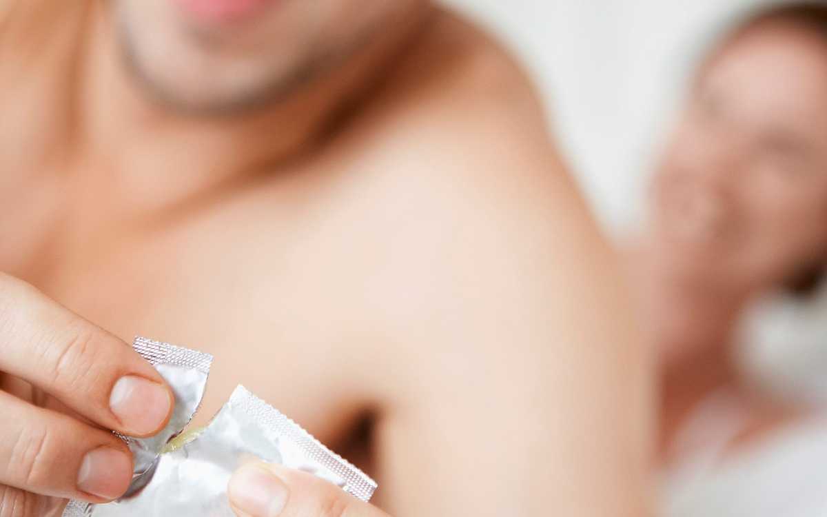 Detectan falsificación de condones y lubricantes Sico