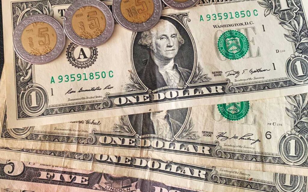 Dólar se cotiza hasta en 17.41 pesos y seguirá bajando, prevén