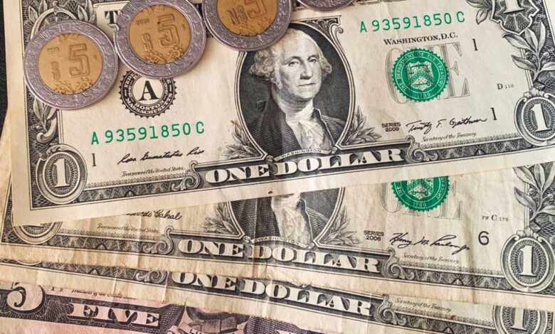 Dólar se cotiza hasta en 17.41 pesos y seguirá bajando, prevén