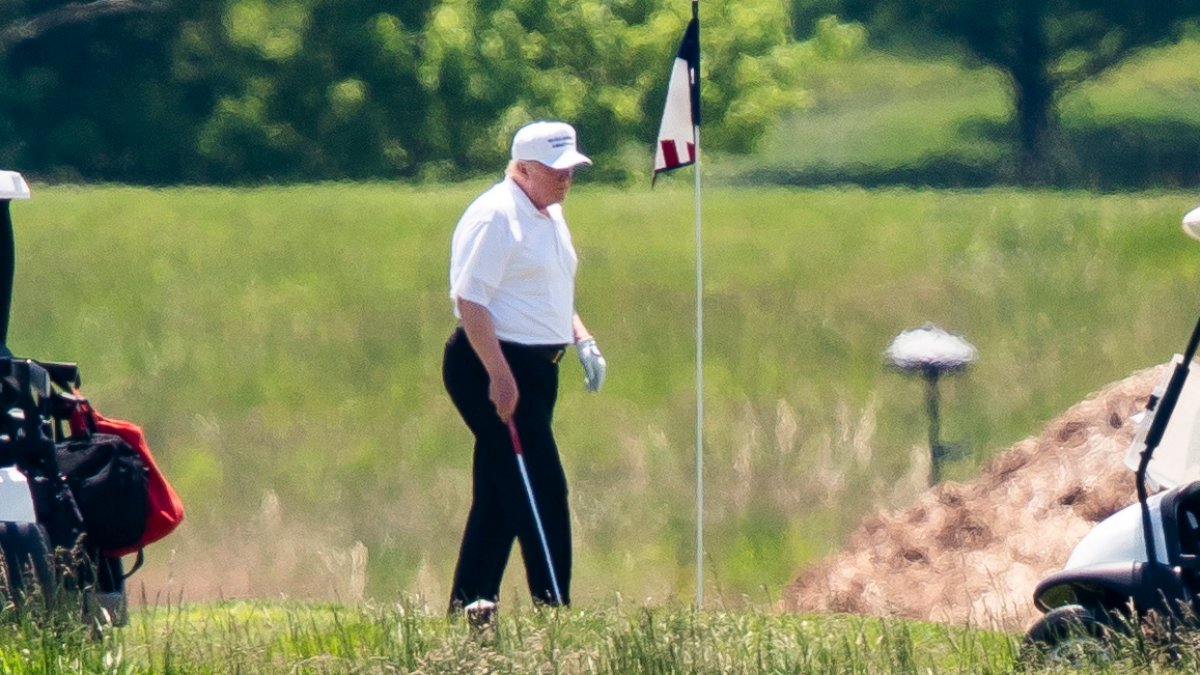 Donald trump llega al aeropuerto de Aberdeen en Escocia