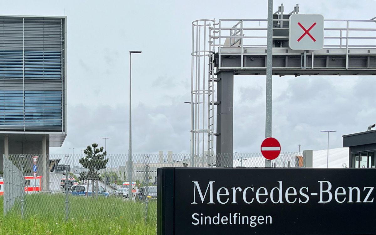 Dos muertos por tiroteo en planta de Mercedes-Benz alemana
