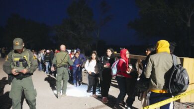 EEUU pide a inmigrantes en la frontera solicitud en línea de asilo