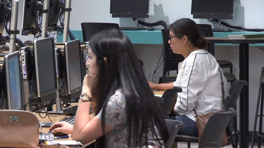 EEUU suma 253,000 puestos de trabajo en abril y el desempleo baja al 3.4%