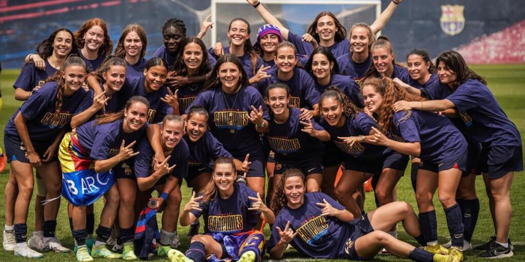 El Barça B festejó la Liga con los suyos