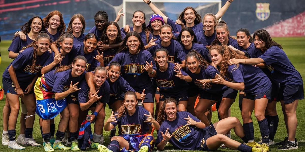 El Barça B festejó la Liga con los suyos