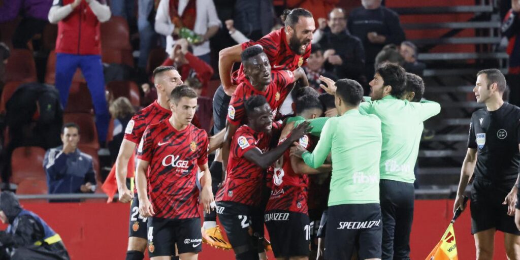 El Mallorca se salva y condena al Cádiz a sufrir
