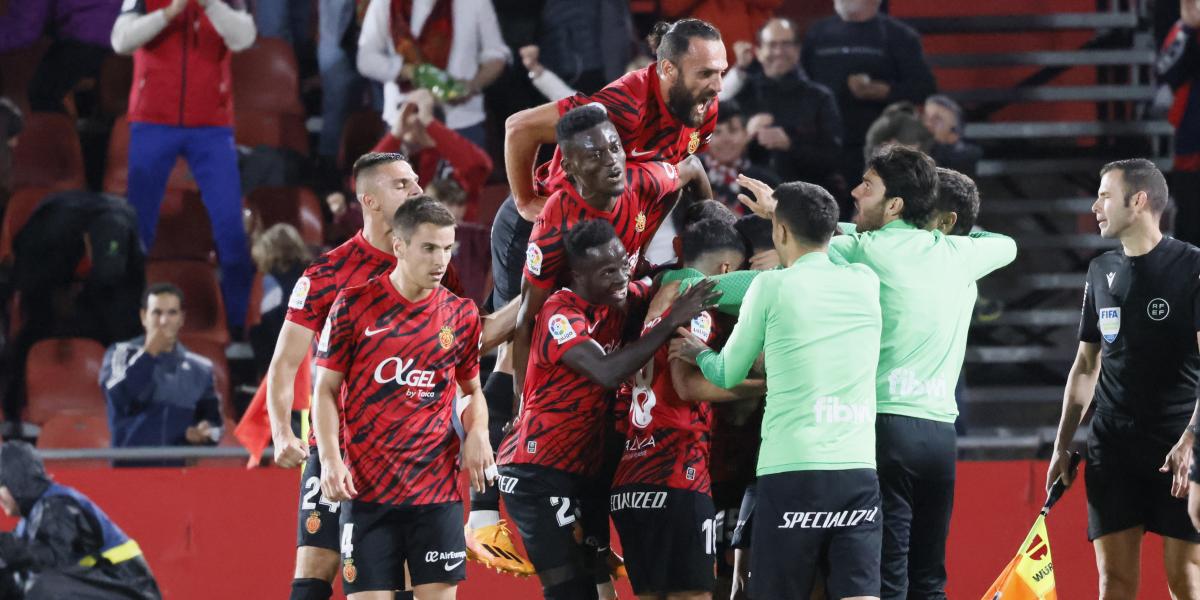 El Mallorca se salva y condena al Cádiz a sufrir
