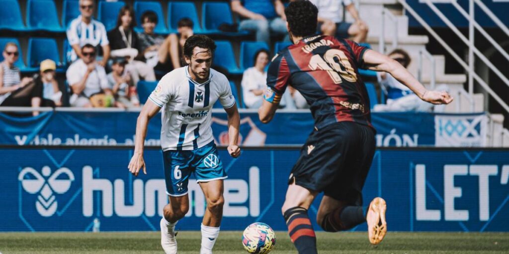 El Tenerife derrota al Levante y dificulta su candidatura a ascenso directo