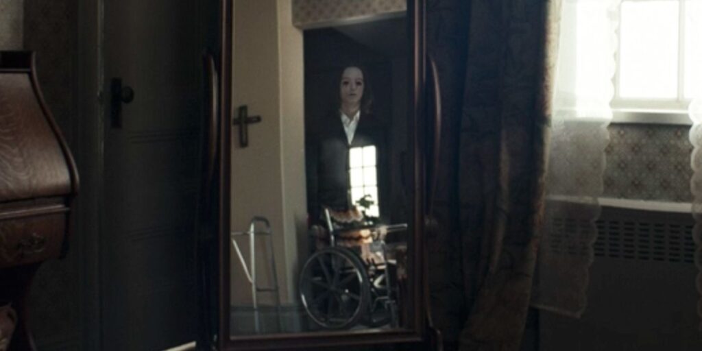 El actor Taissa de Yellowjackets se burla del misterio del hombre sin ojos