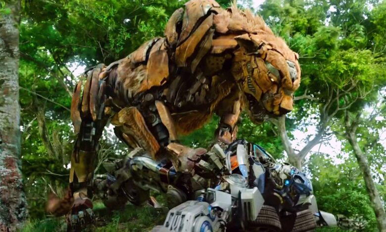 Cheetor attacking Mirage in Transformers Rise of the Beasts
