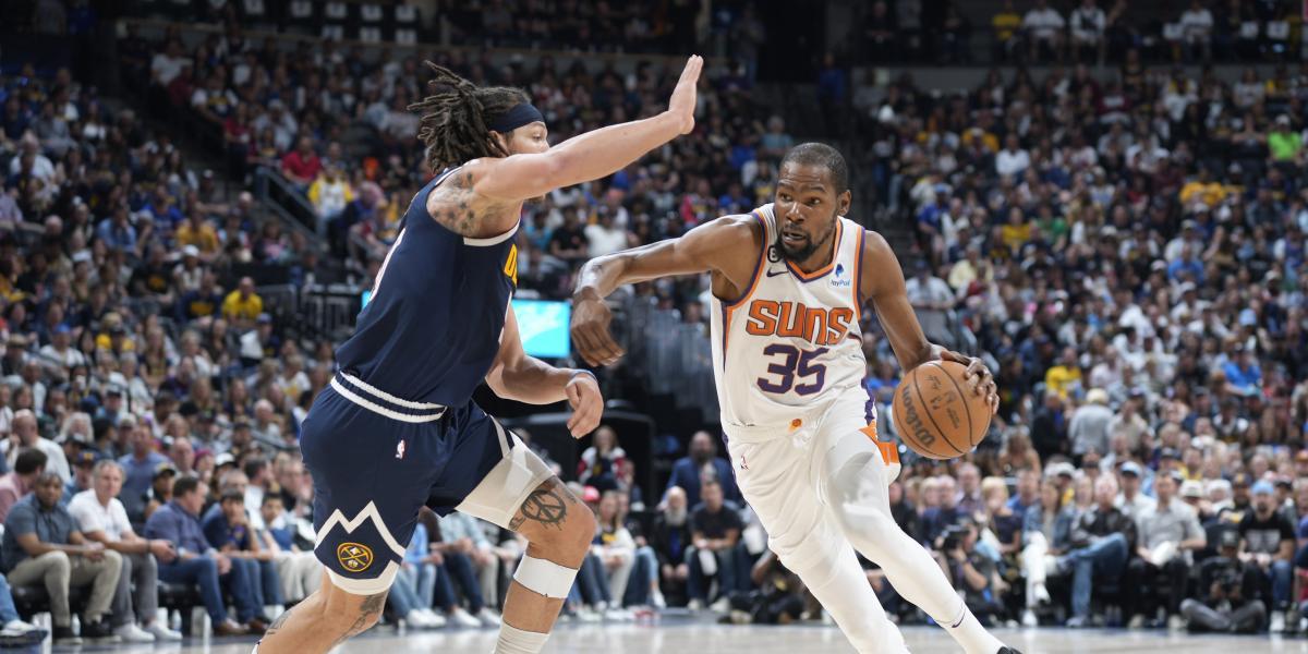 El dos contra uno definitivo: Brown y Gordon taponan al mismo tiempo a Kevin Durant