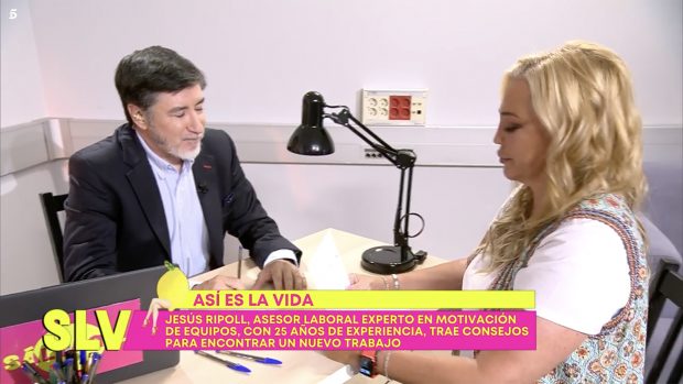 Belén Esteban haciendo su currículum en 'Sálvame'. / Telecinco