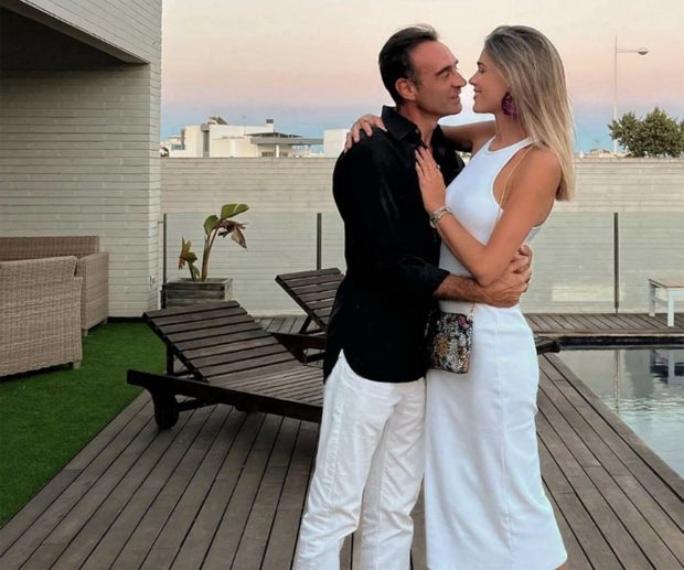 Enrique Ponce y Ana Soria en actitud cariñosa / Instagram