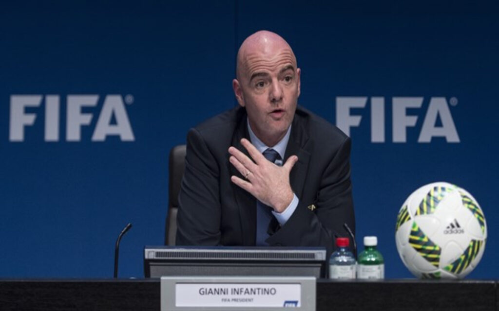 "El racismo es un delito y los racistas tienen que ser condenados penalmente": Infantino | Video