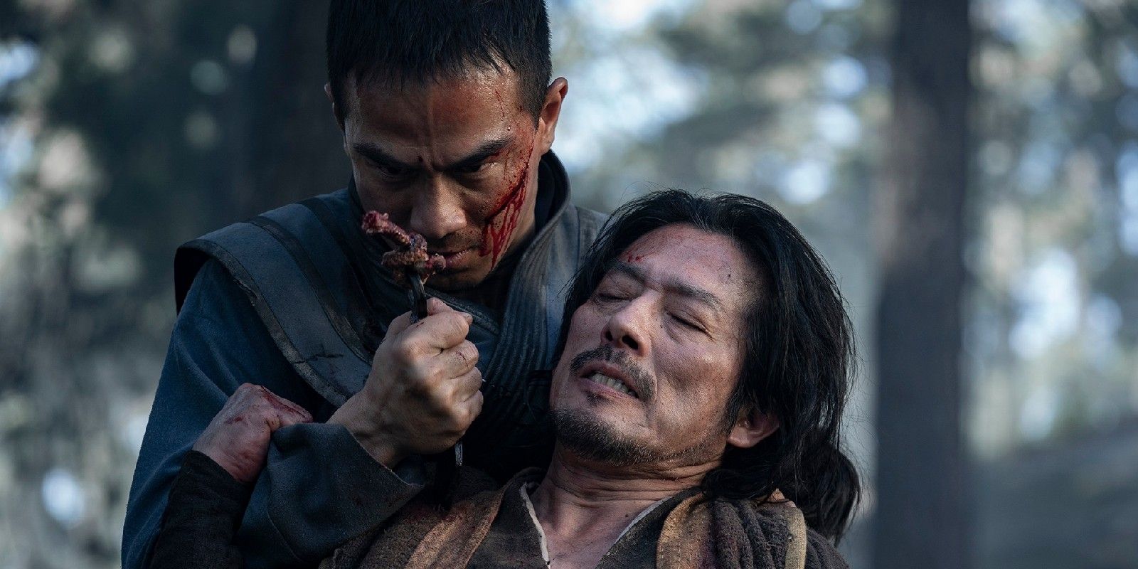 Sub-Zero apuñala a Scorpion en Mortal Kombat