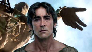 Lee Pace in Front of a Crumbling Statue in Foundation Season 2