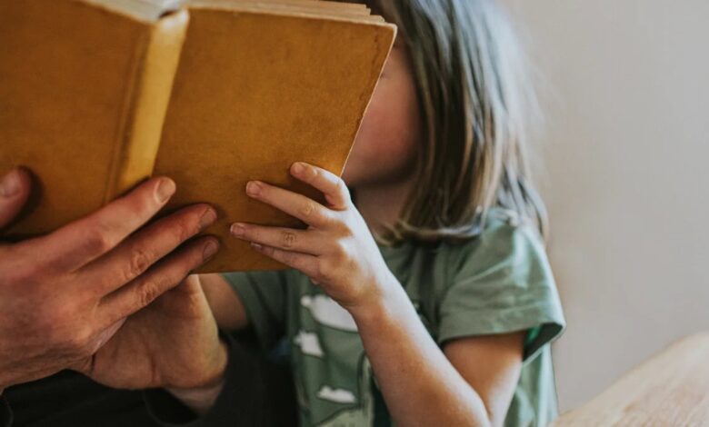 Escuelas de Texas envía niños a casa con libro sobre tiroteos