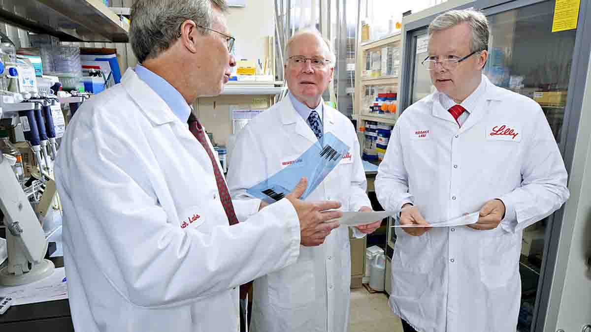 Farmacéutica dice que un medicamento experimental frenaría el empeoramiento del Alzheimer