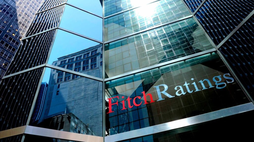 Fitch pone en “observación negativa” la deuda de Estados Unidos