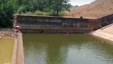 Funcionario vacía represa de agua para recuperar su teléfono celular en la India