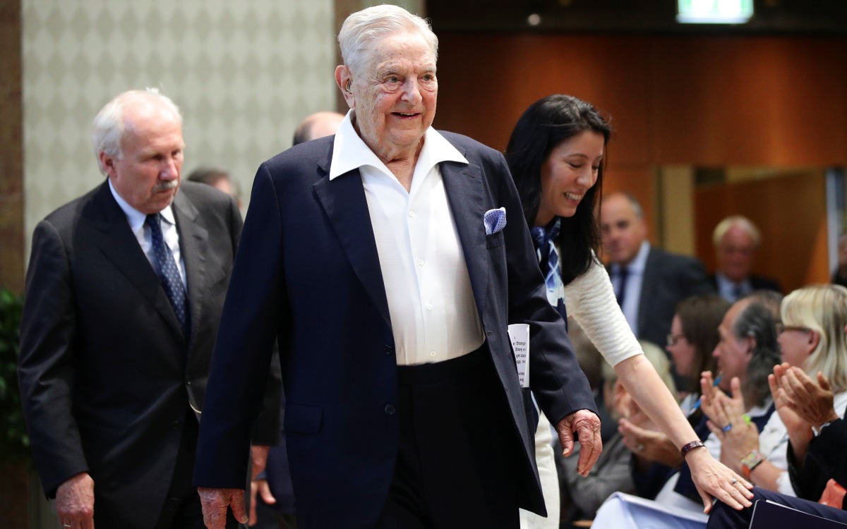 George Soros vende sus acciones en Tesla y Musk lo tacha de ‘odiar la humanidad’